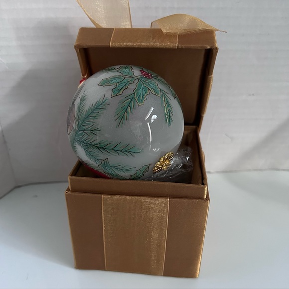 Christmas Tree Ornament CARDINALS Blown Glass Hand Blown INSIDE-Painted/gift box - Picture 4 of 14